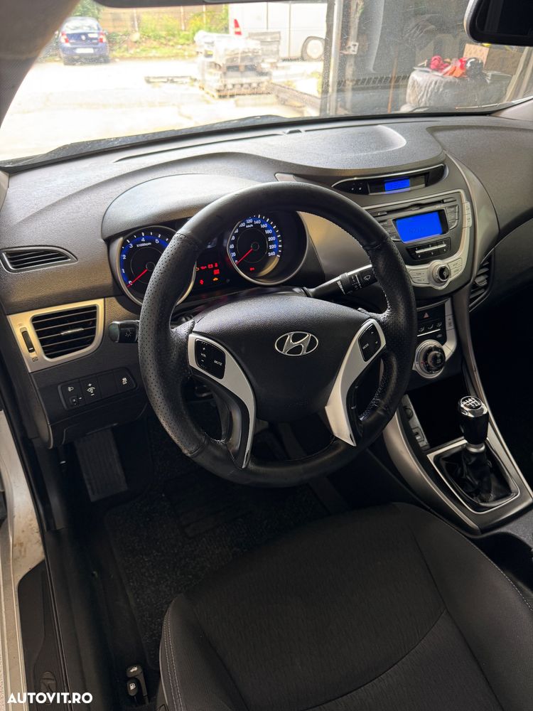 Hyundai Elantra 1.6 MPi Exclusive - 20