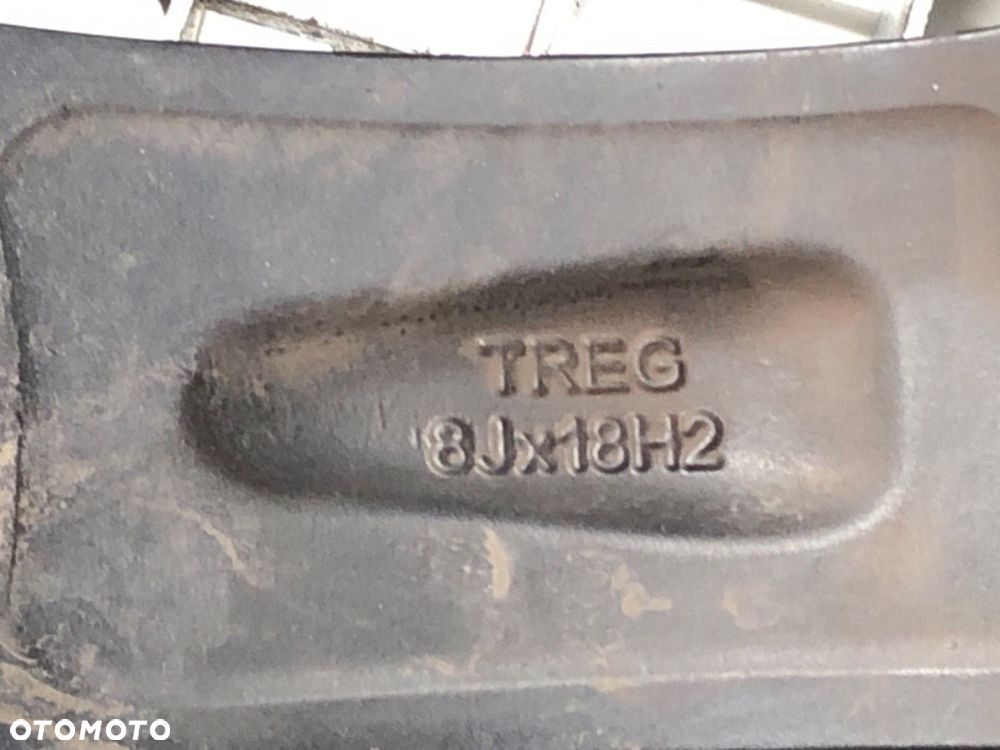 FELGI ALUMINIOWE KOMPLET 18 8J 5X112 ET35 ŚRODEK CENTR. 70.1  AUDI A4 B8 (8K2) 2007 - 2015 - 8