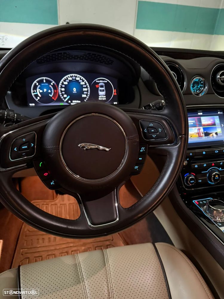 Jaguar XJ 3.0 D V6 Premium Luxury - 13