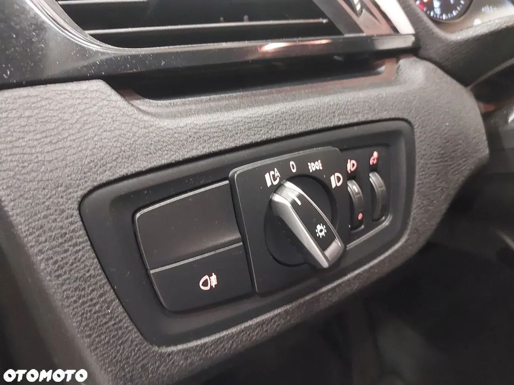 BMW X1 sDrive18i - 17