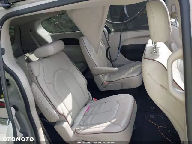 Chrysler Pacifica - 12