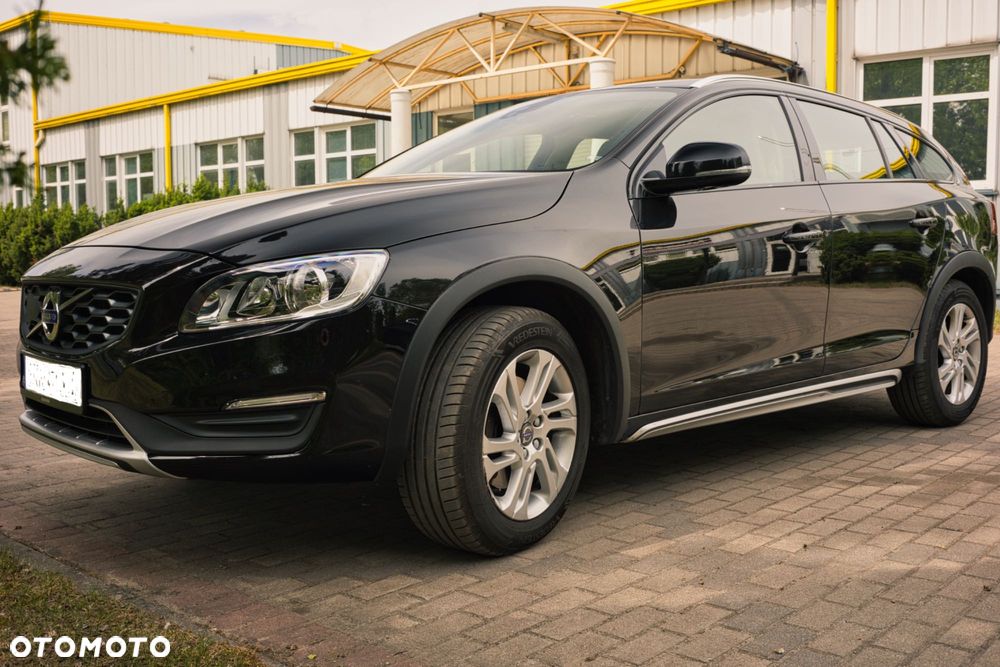 Volvo V60 Cross Country - 1