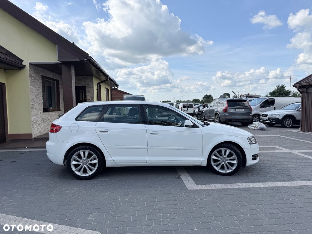 Audi A3 Sportback 1.6 TDI DPF S tronic S line Sportpaket - 5