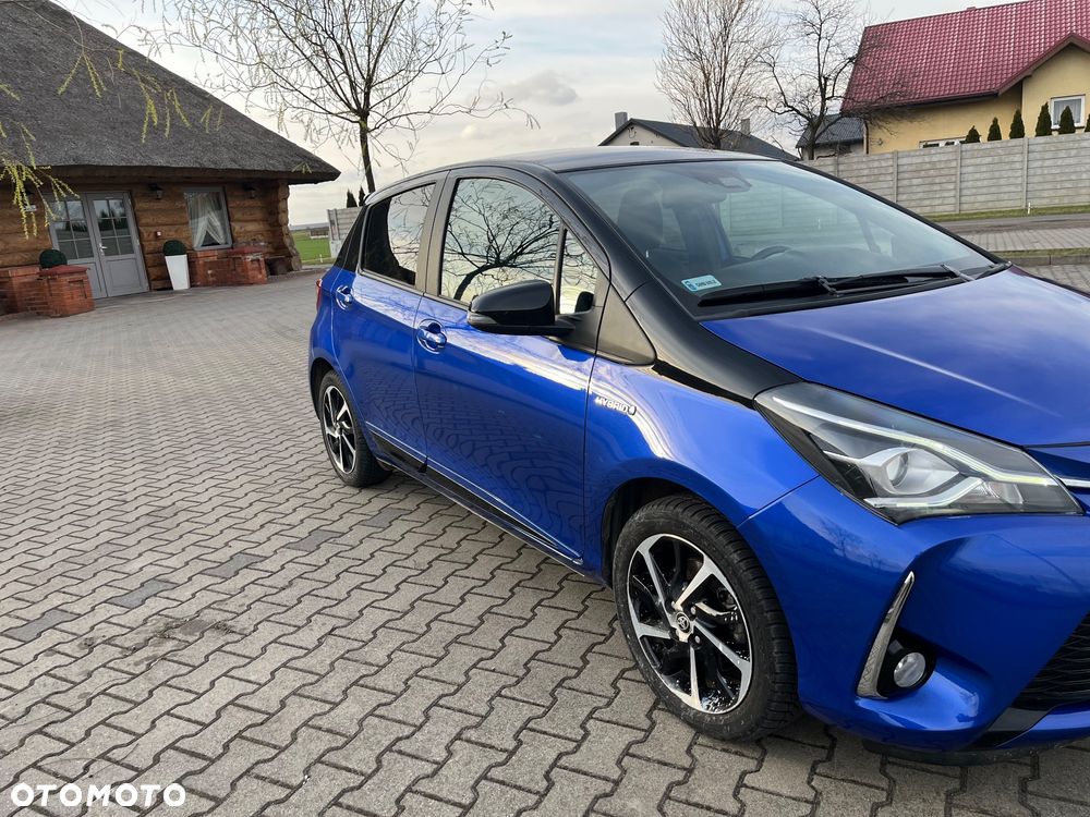 Toyota Yaris Hybrid 100 Selection - 30