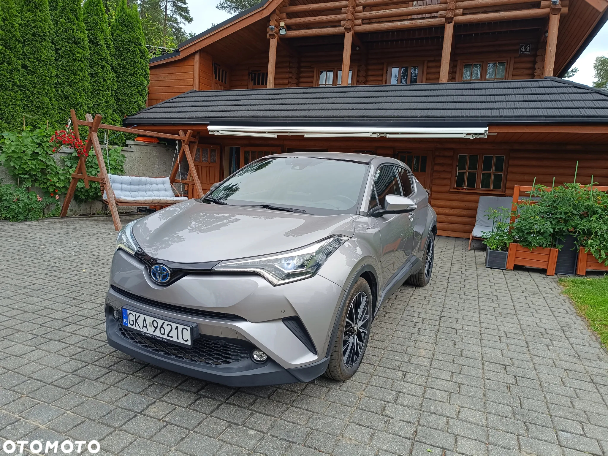 Toyota C-HR 1.8 Hybrid Prestige - 2
