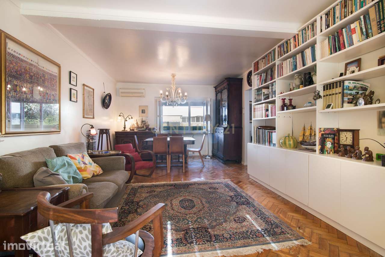 Moradia T3, Remodelada, com Jardim, em zona nobre do Restelo - Grande imagem: 5/48