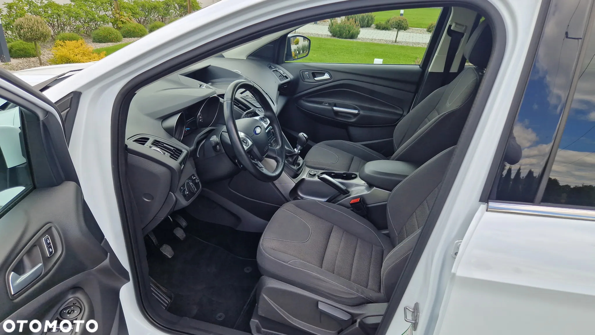 Ford Kuga 2.0 TDCi 2x4 Titanium - 12