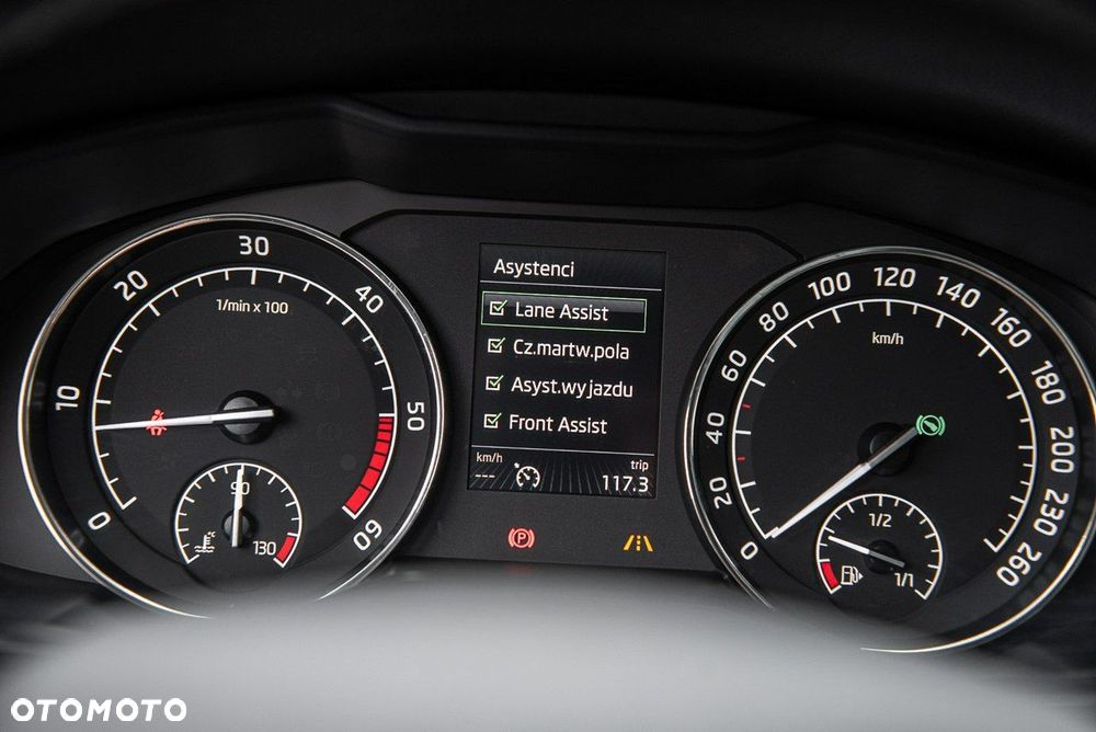 Skoda Superb 2.0 TDI DSG Premium Edition - 30