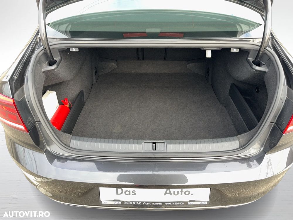 Volkswagen Passat - 13