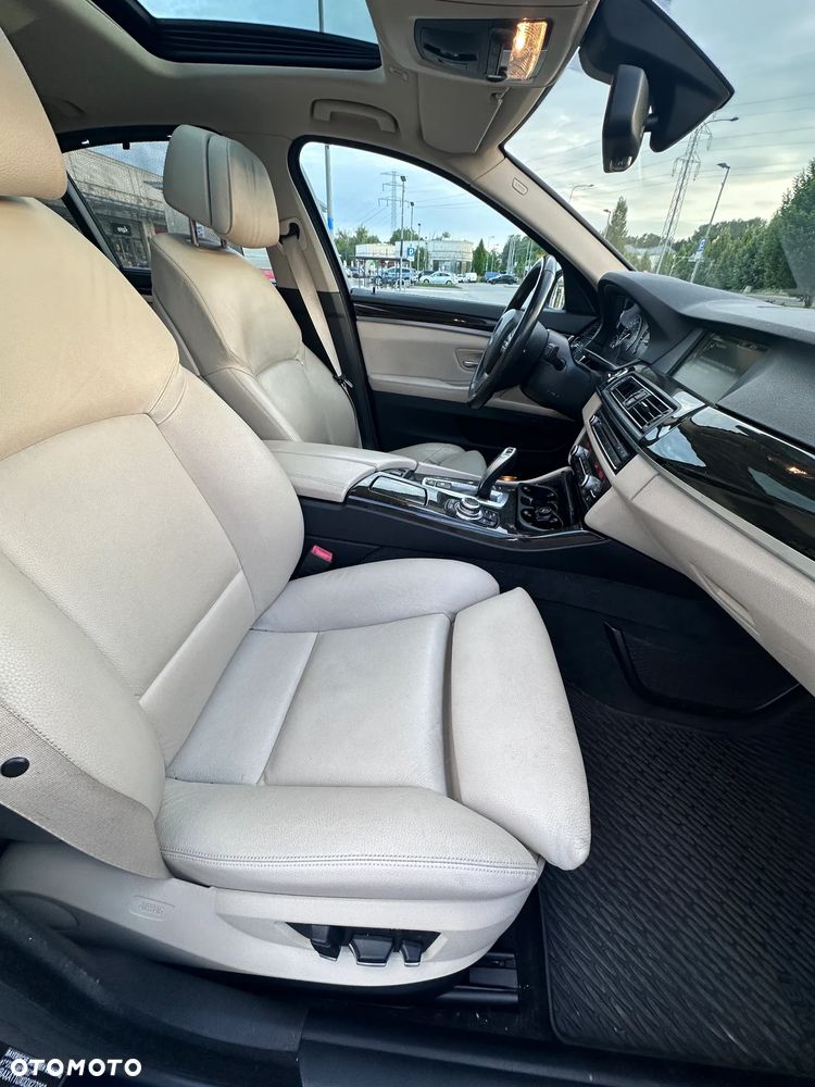 BMW Seria 5 525d xDrive - 25