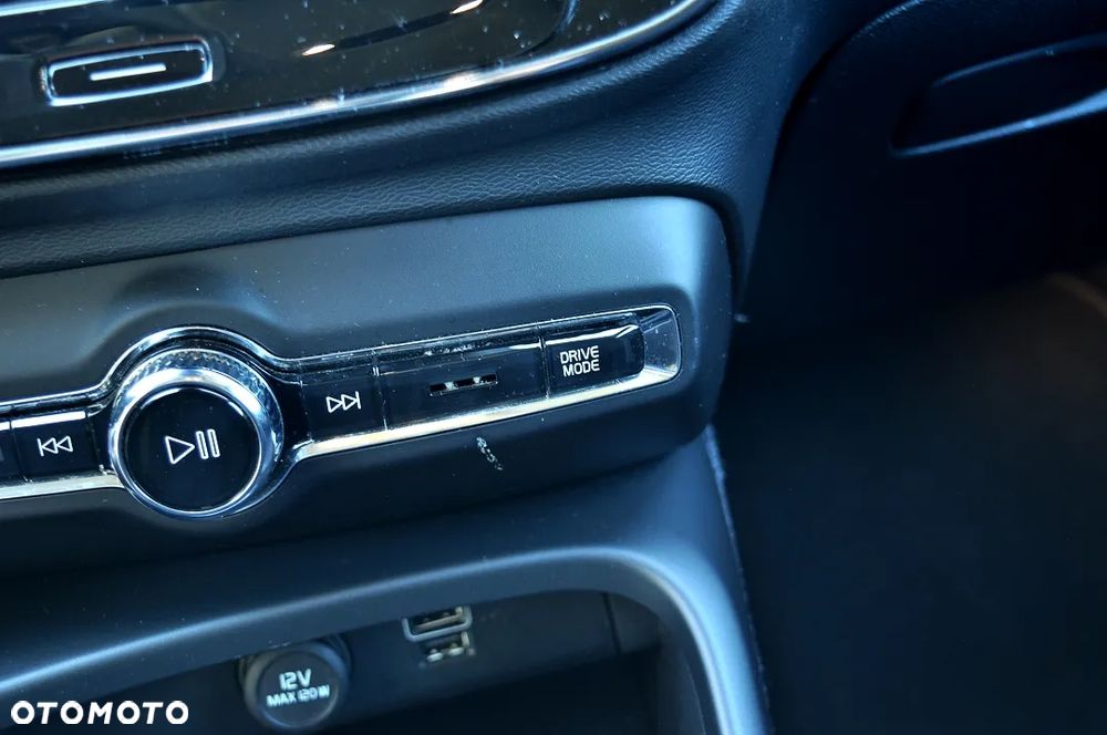 Volvo XC 40 T3 Momentum Pro - 33