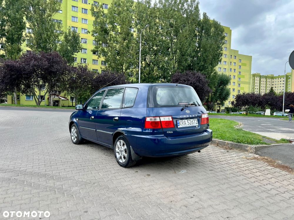 Kia Carens - 10