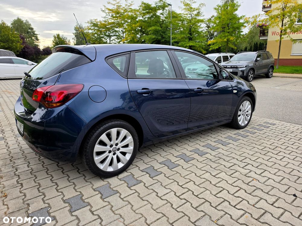 Opel Astra 2010 photo 4