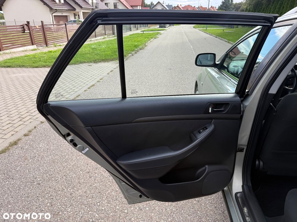 Toyota Avensis - 22