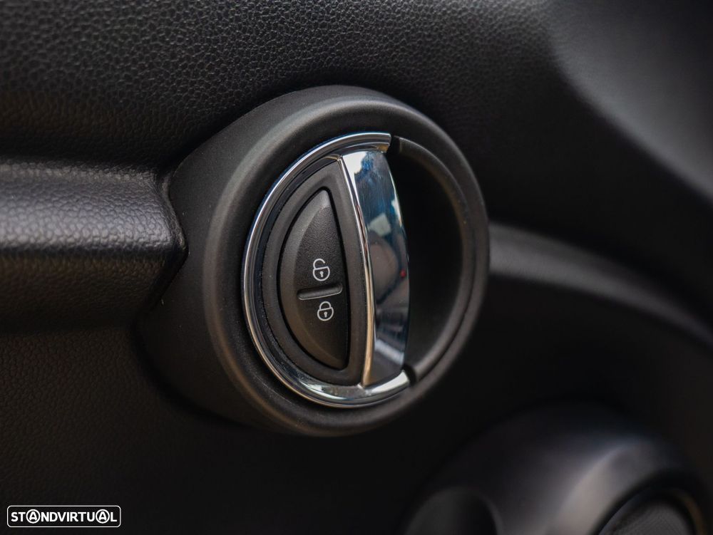 MINI 3 Portas One D - 13