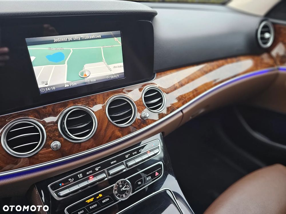Mercedes-Benz Klasa E 220 d 9G-TRONIC Exclusive - 11