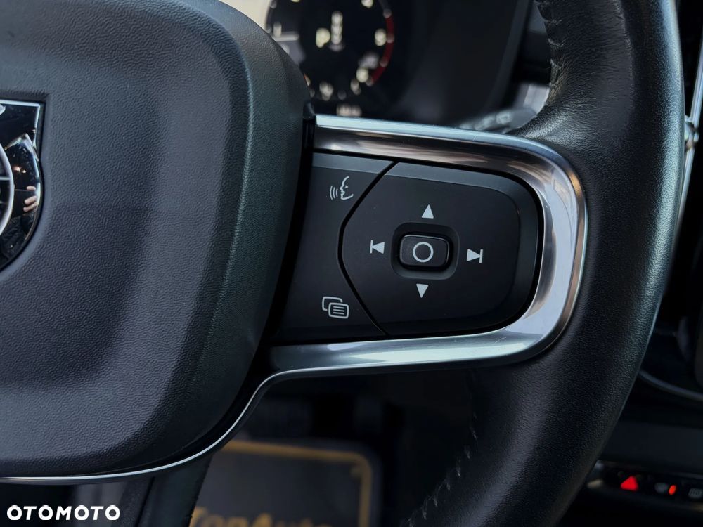 Volvo XC 40 D4 AWD Geartronic Momentum - 25