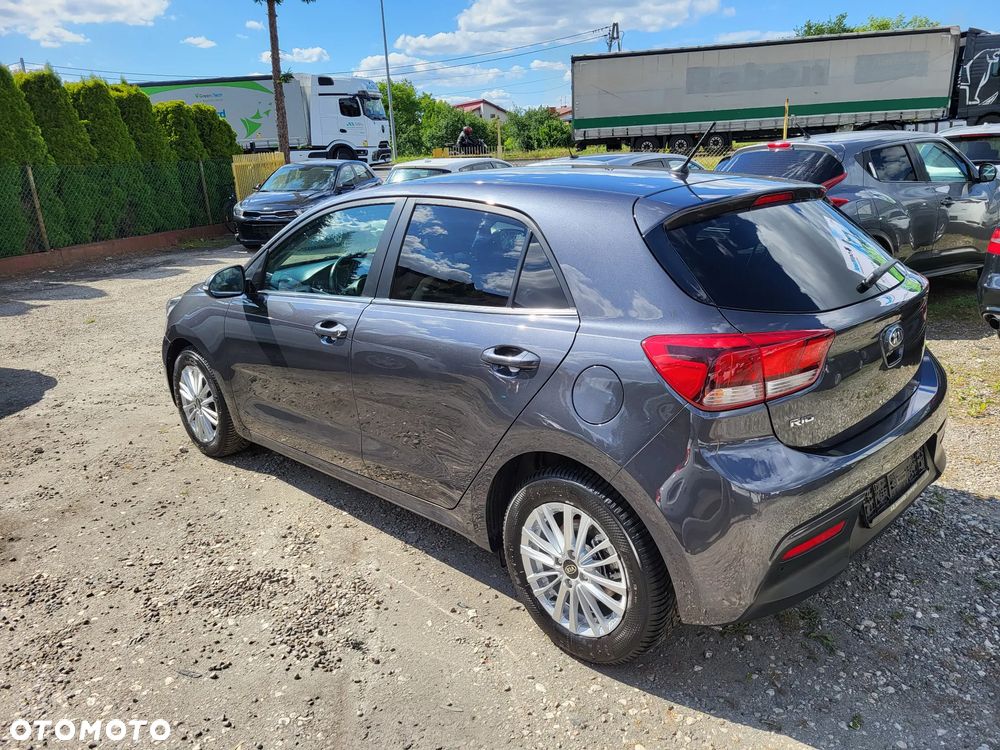 Kia Rio 1.4 L - 8