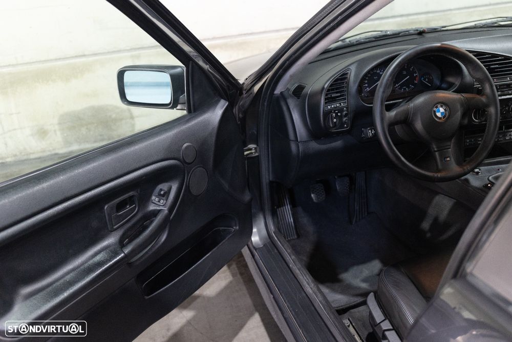 BMW 325 i - 24