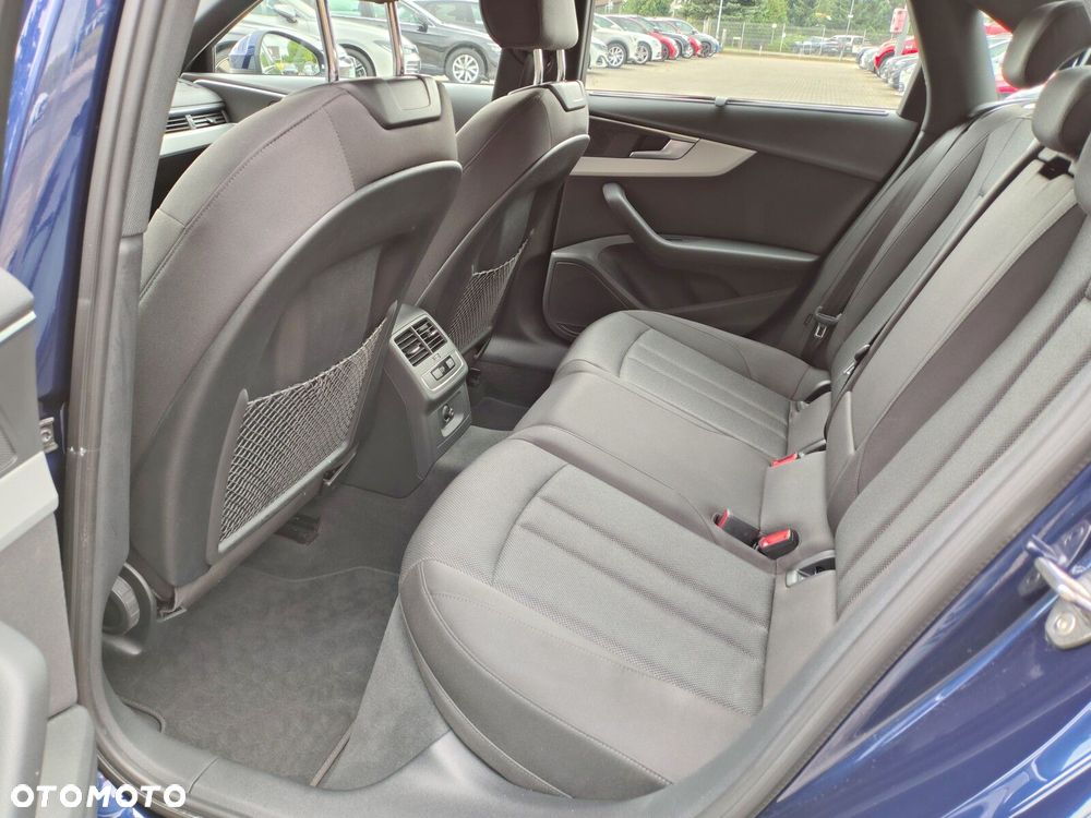 Audi A4 Limousine - 16