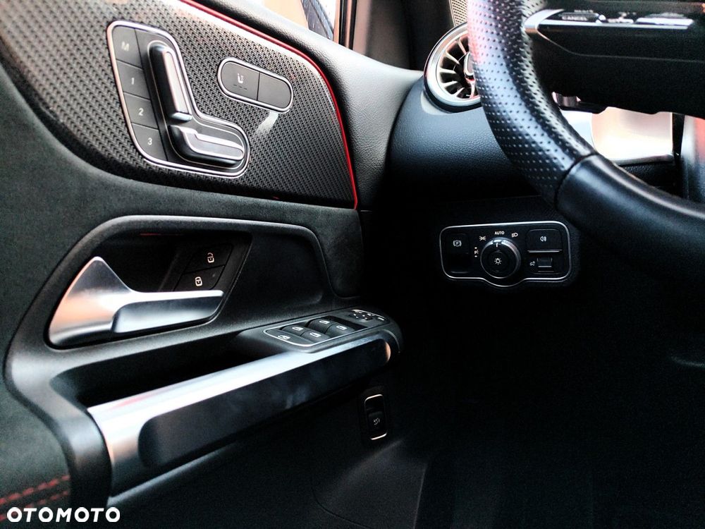 Mercedes-Benz GLB 200 AMG Line 7G-DCT - 15