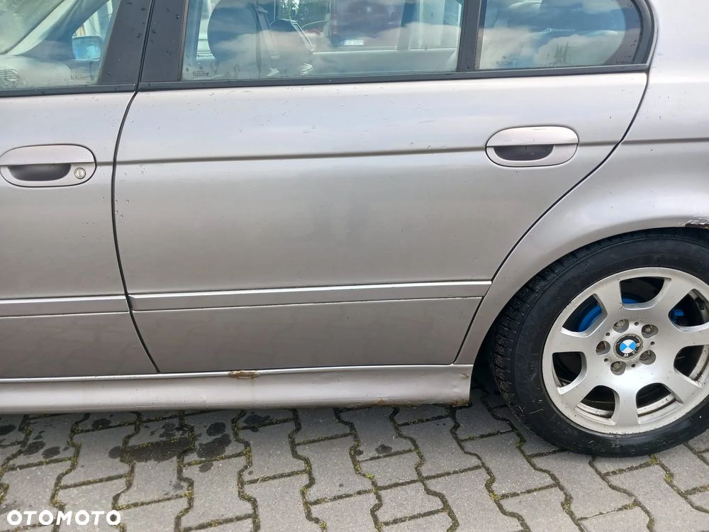 BMW E39 Lift M pakiet 3.0 diesel maska drzwi prawe lewe szyba zderzak błotnik klamka lusterko Aspensilber Mettalic 339/7 skrzynia automat GS20 szyba podsufitka z szyberdachem fotele skórzane mcpersony belka bak pompka paliwa panel hak czujniki parkowania lampa pompka paliwa pływak przewody most półoś wał dyfer belka sanki listwa osłona atrapa NA CZĘŚCI WSZYSTKIE CZĘŚCI - 11