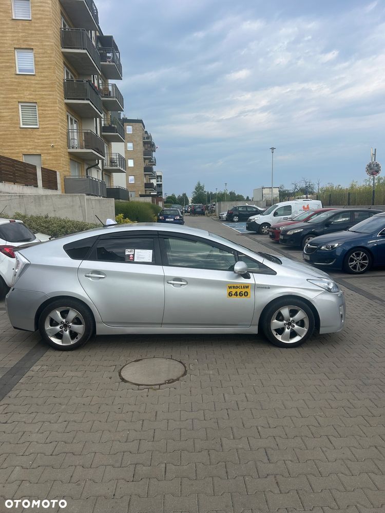 Toyota Prius 1.8 HSD Luna - 3