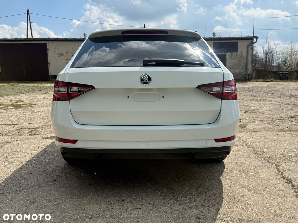 Skoda Superb 2.0 TDI DSG Ambition - 5