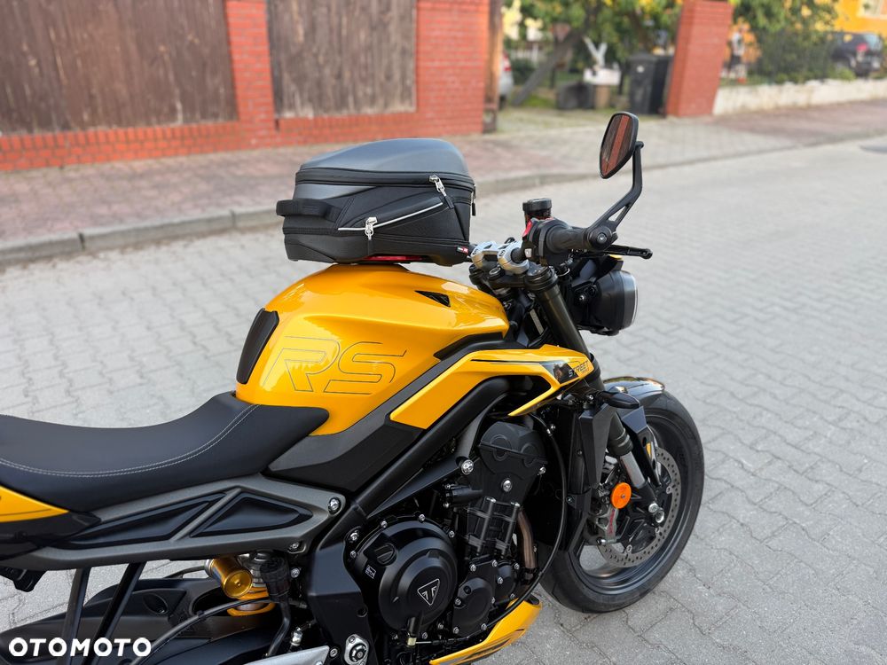 Triumph Street Triple - 12