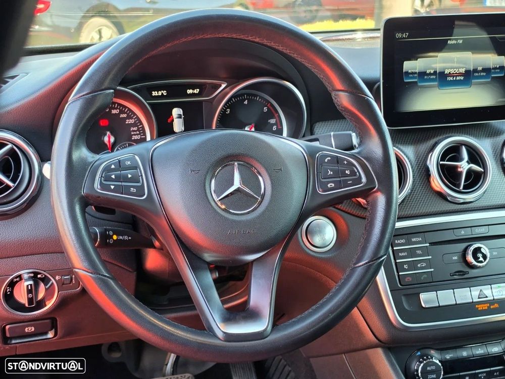 Mercedes-Benz GLA 180 d Aut. - 13