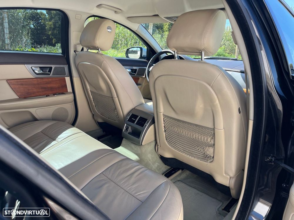 Jaguar XF 3.0 D V6 Premium Luxury - 18