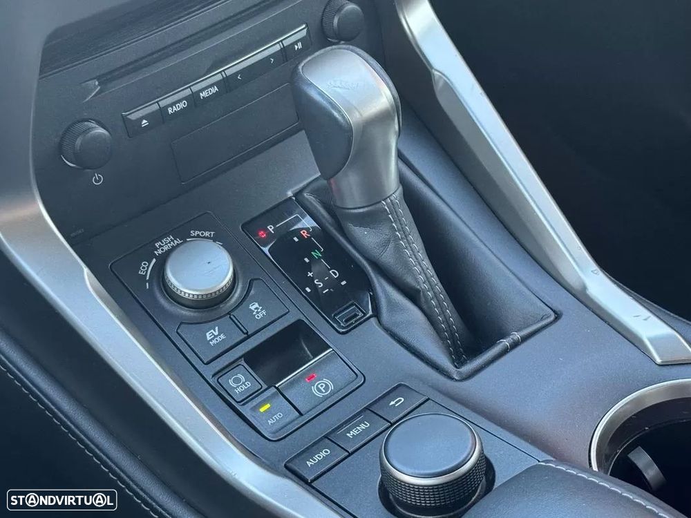 Lexus NX 300h Executive - 26