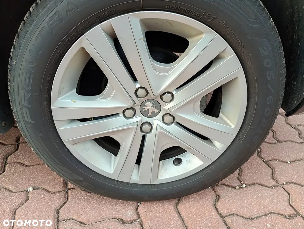 Peugeot 2008 1.2 Pure Tech Style S&S - 5