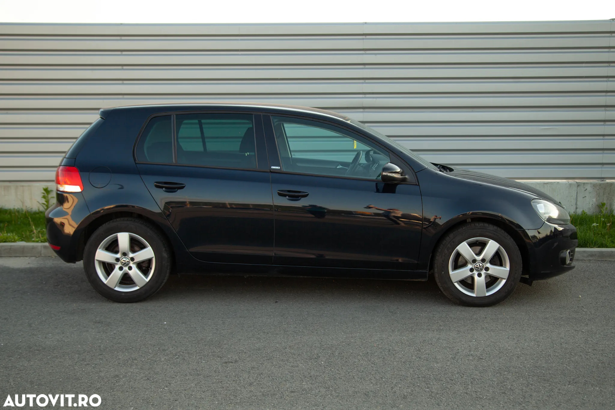 Volkswagen Golf 2.0 TDI DPF Style - 8