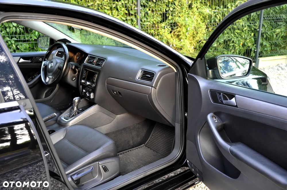 Volkswagen Jetta 2.0 TDI DSG Highline - 29