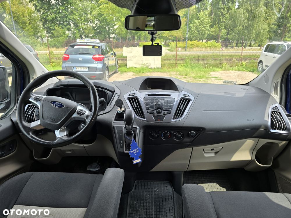 Ford Tourneo Custom - 11