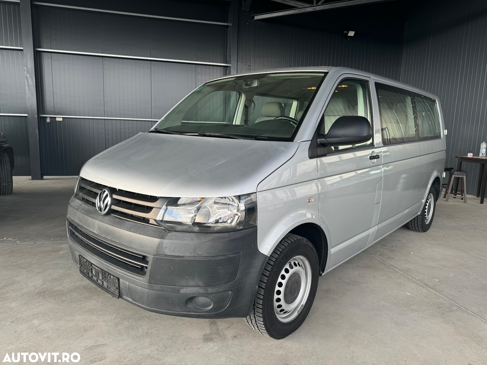 Volkswagen Caravelle - 2