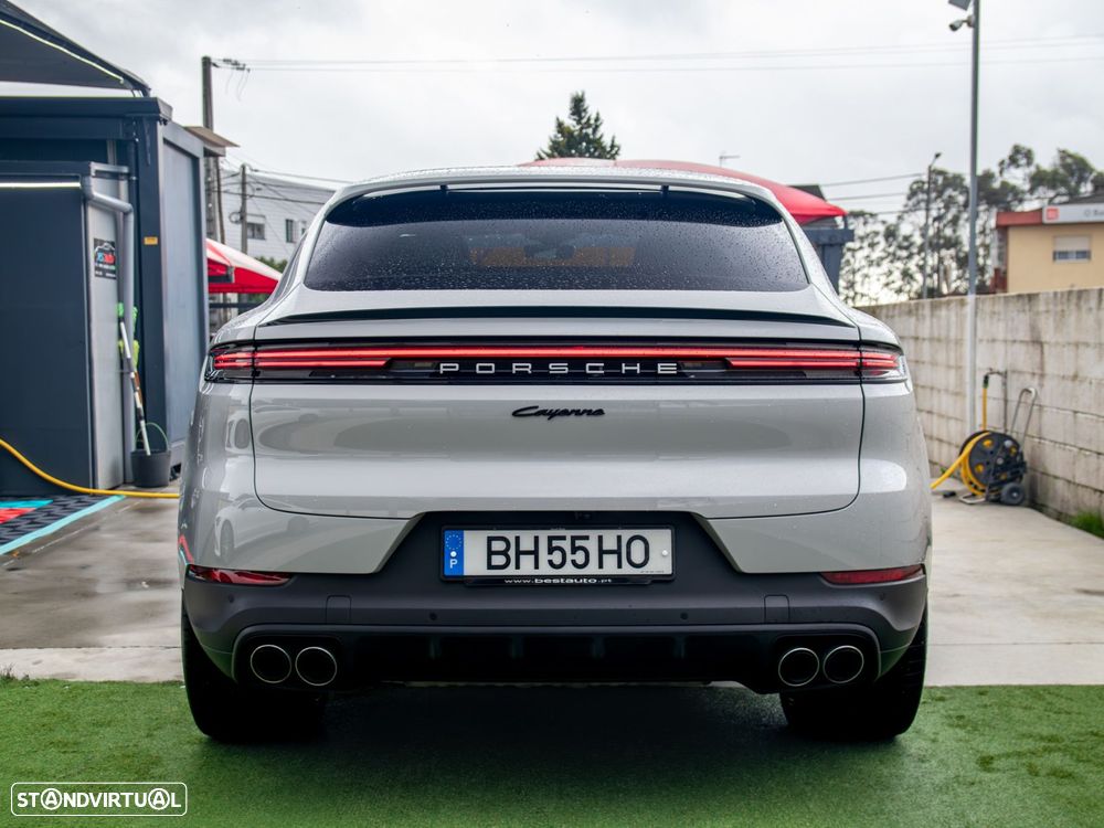 Porsche Cayenne Coupé E-Hybrid - 8