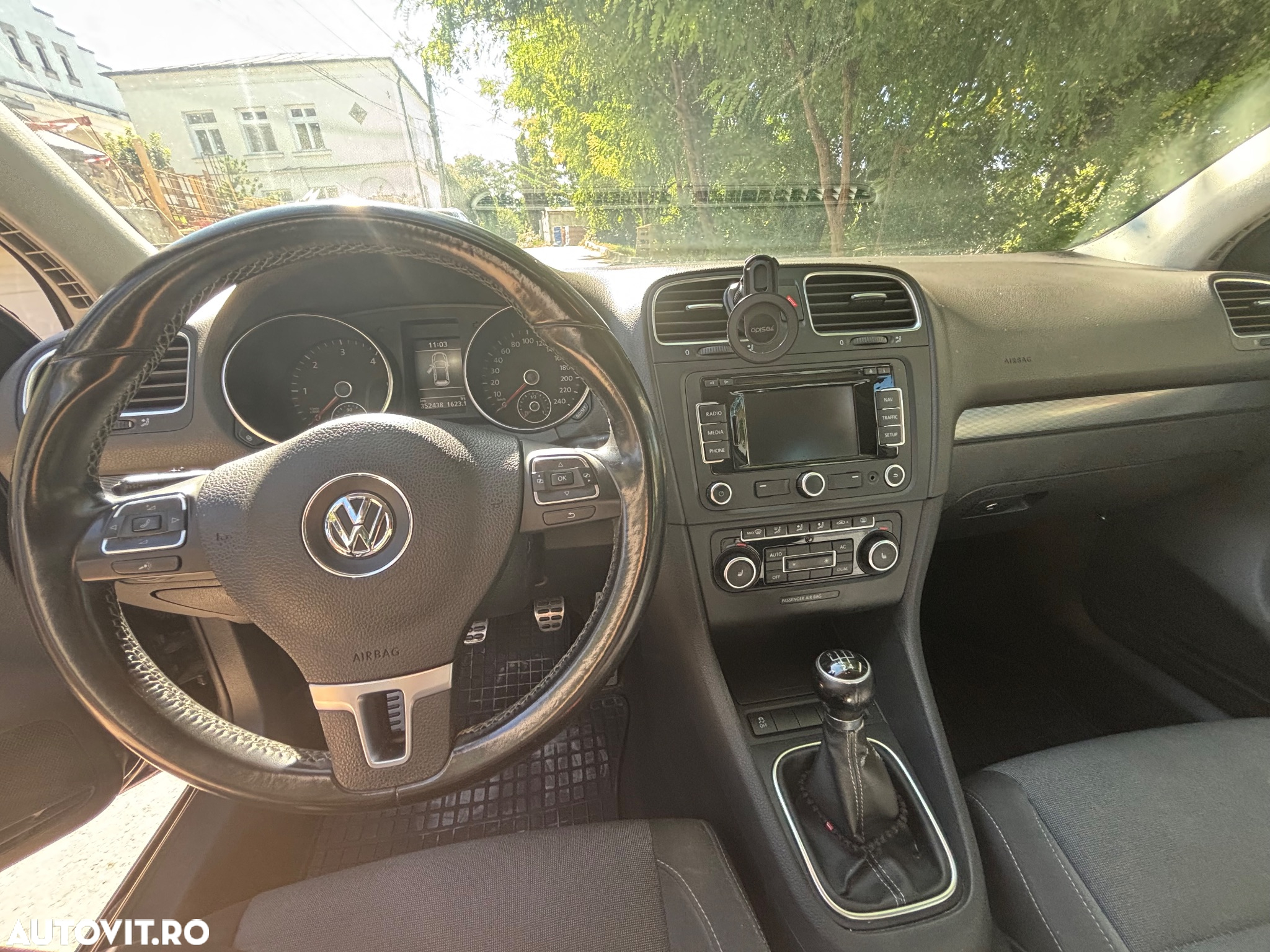 Volkswagen Golf - 10