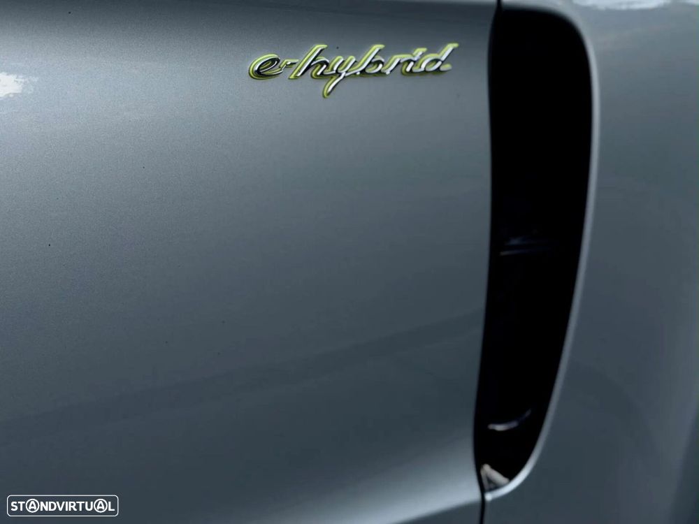 Porsche Panamera 4 E-Hybrid - 12