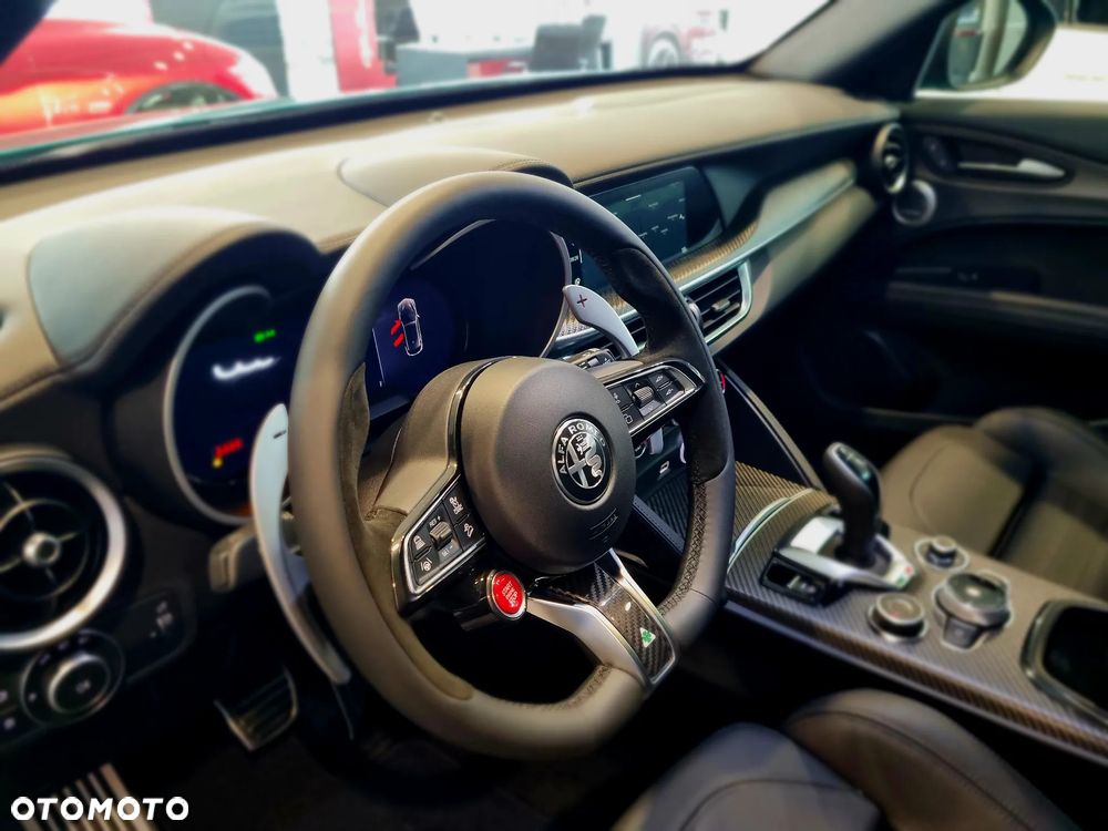 Alfa Romeo Stelvio - 11