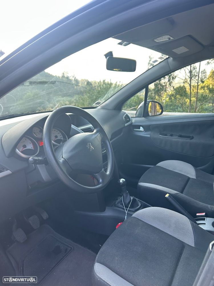 Peugeot 207 - 16