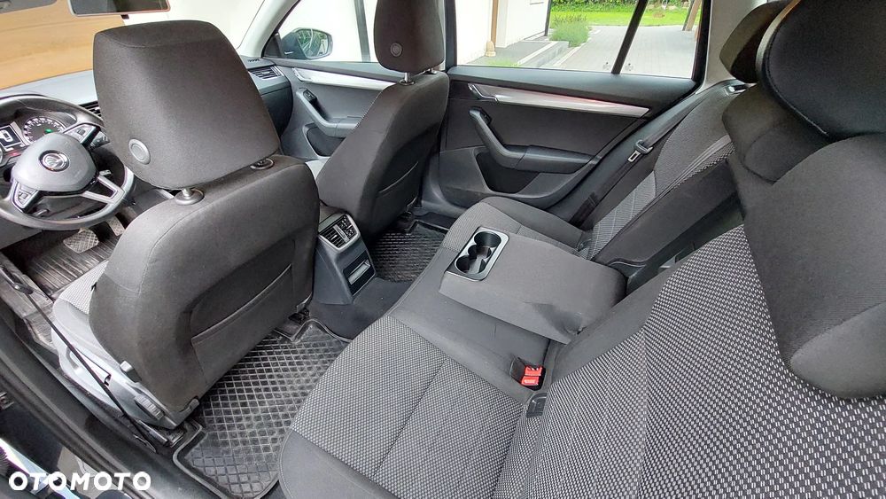 Skoda Octavia 2.0 TDI Ambition DSG - 23
