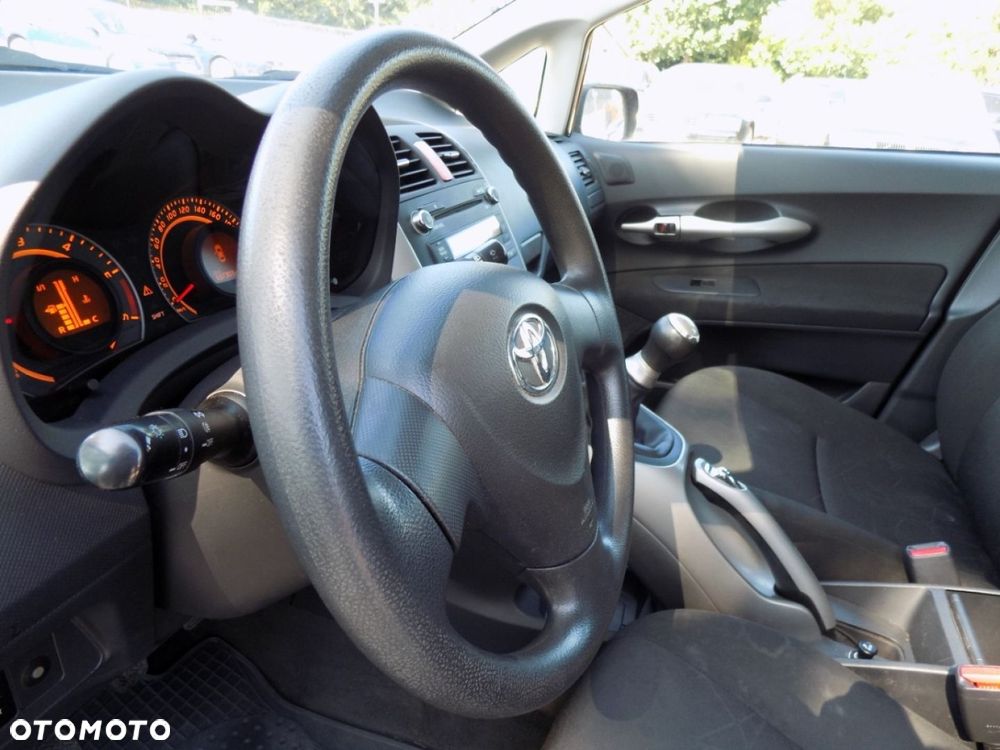 Toyota Auris - 12