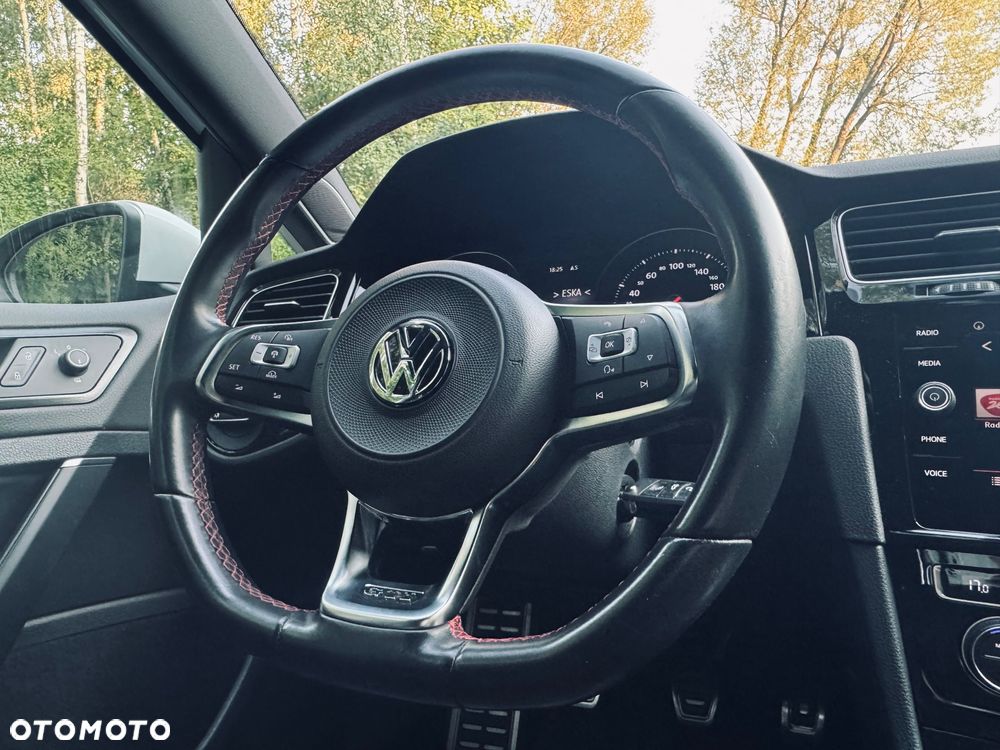 Volkswagen Golf GTI (BlueMotion Technology) - 17