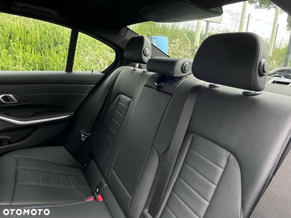 BMW Seria 3 320i xDrive M Sport - 14
