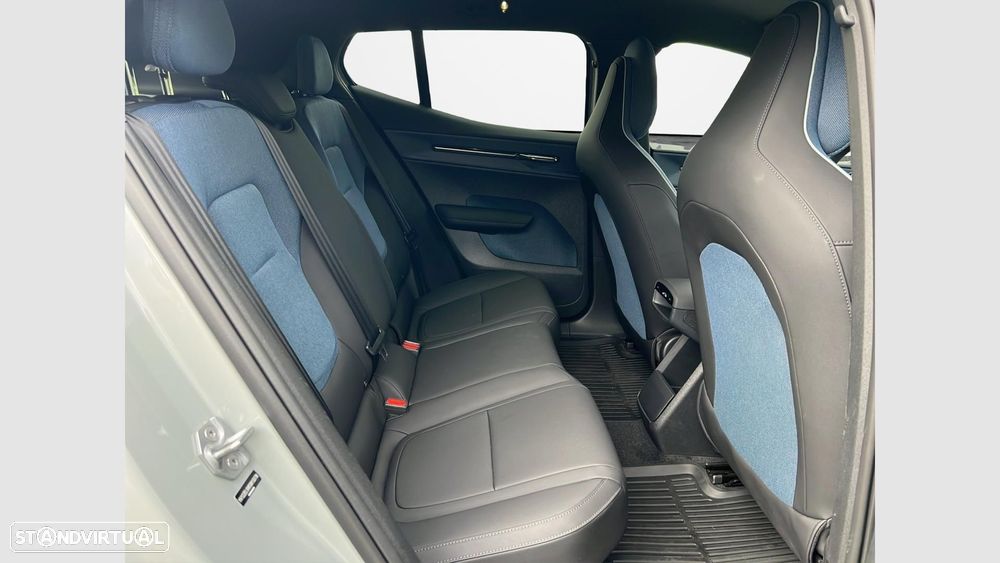 Volvo EX30 69 kWh Single Motor Extended Range Plus - 17