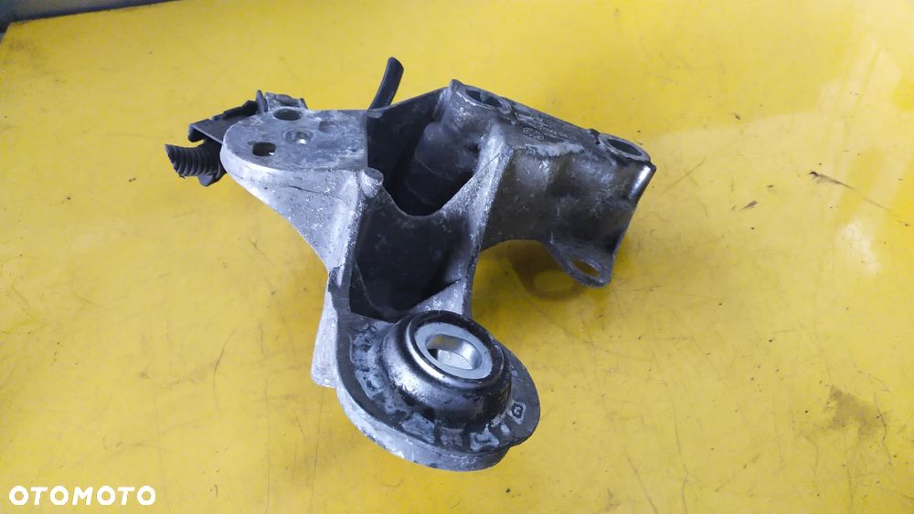 ŁAPA PRAWA SILNIKA AUDI A4 B6 8E0199352F - 1