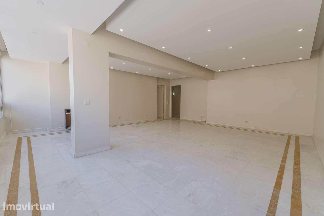 Amplo apartamento T3 de 150 m² junto ao Aeroporto de Lisboa - Com Est - Grande imagem: 3/27