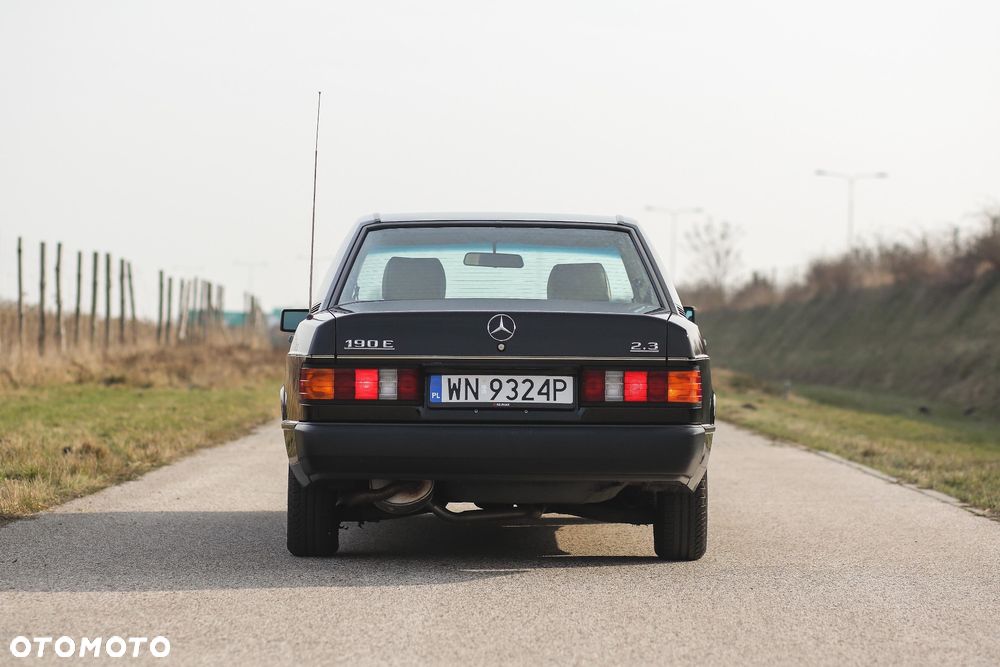 Mercedes-Benz W201 (190) - 2